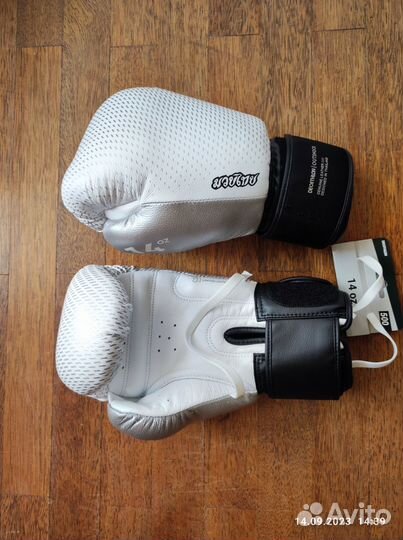 Боксерские перчатки