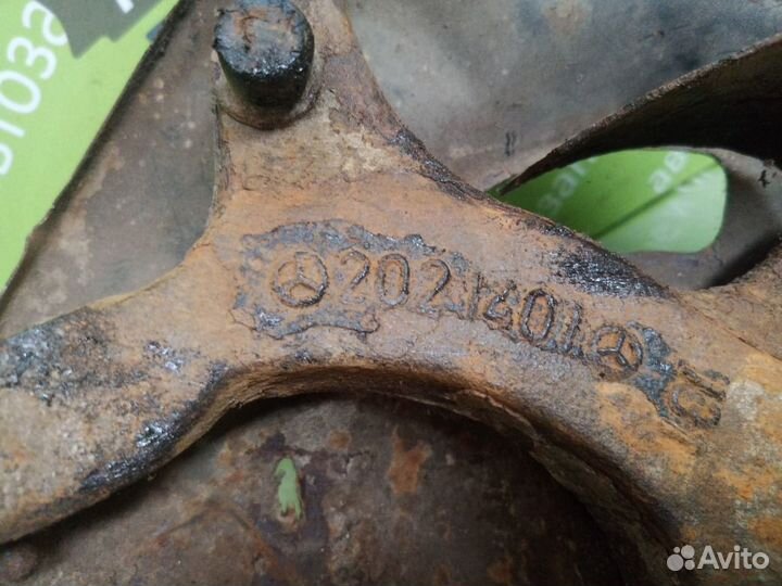 Ступица цапфа кулак передняя левая Mercedes-Benz