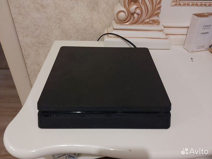 Sony PS4 slim 1tb + 2 джойстика