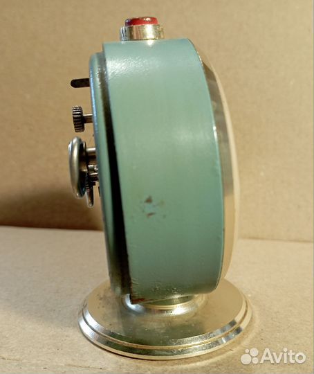 Часы-будильник 