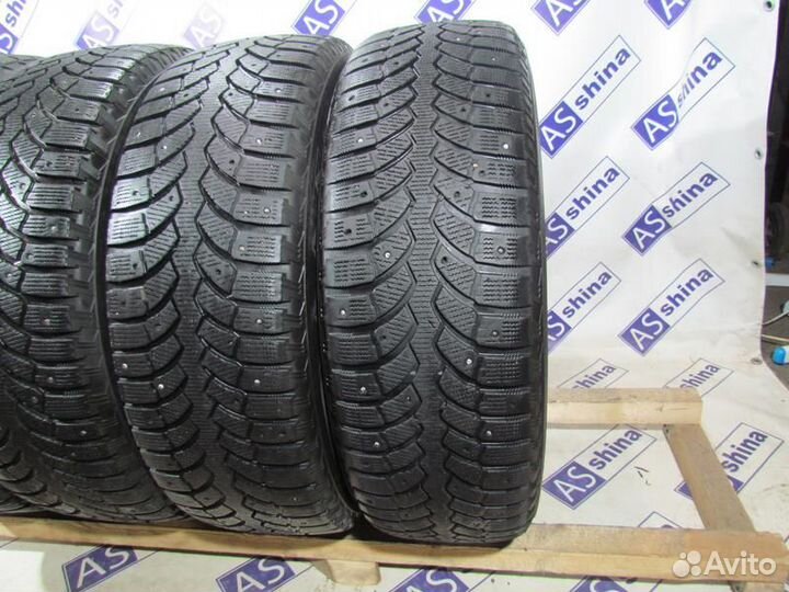 Bridgestone Blizzak Spike-01 235/65 R17 88R