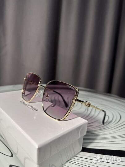 Солнцезащитные очки valentino