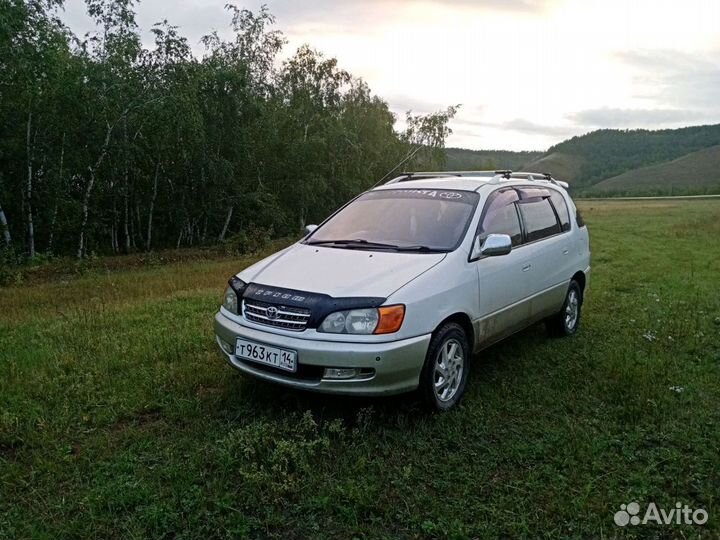 Лобовое стекло Тойота Ипсум