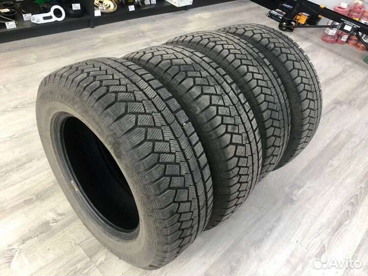 Gislaved Nord Frost 200 SUV 215/65 R16 102T