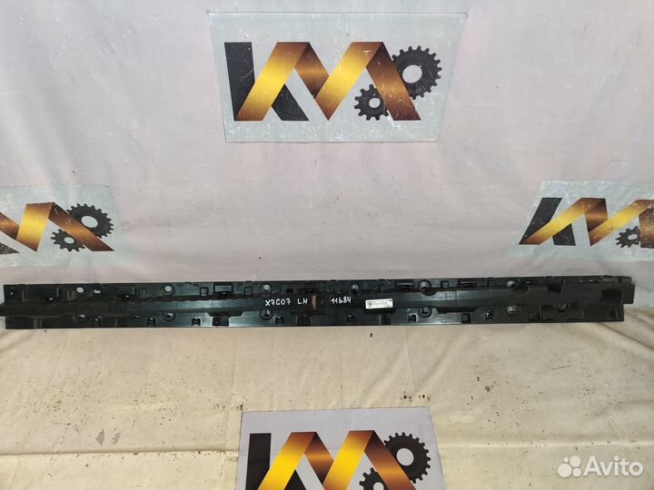 Бмв X7 G07 2018- Кронштеин левого порога 11684