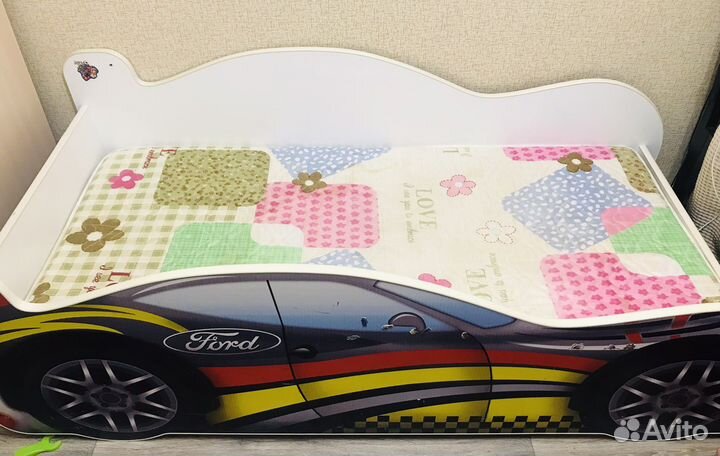 Детская кровать машина