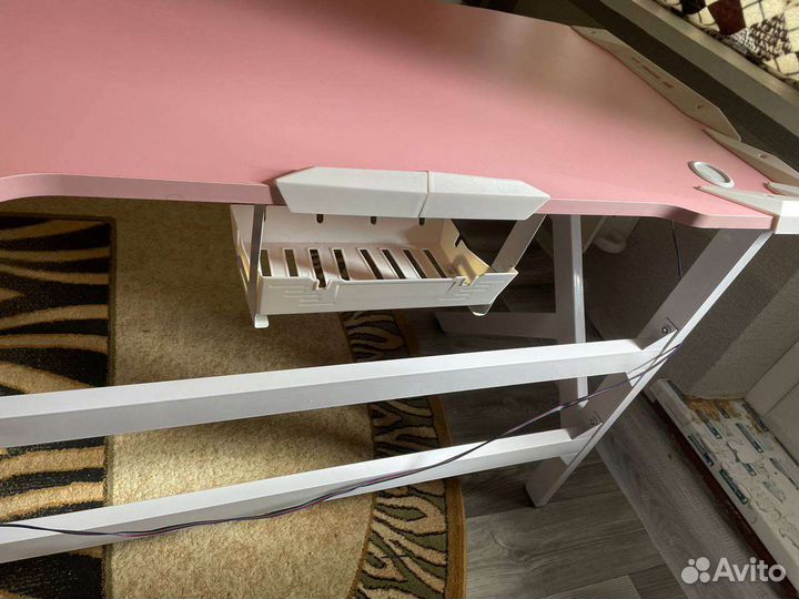 Стол компьютерный игровой