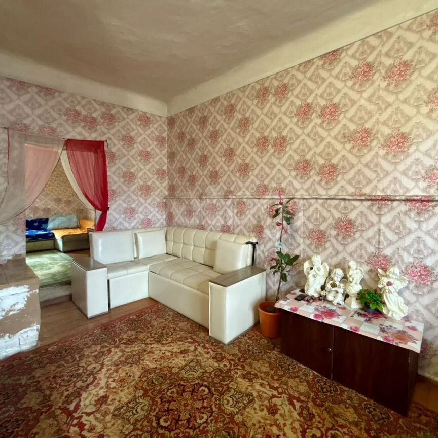 Квартира 2-комн. 42 м² за 900 000 ₽ в Остров — фото 1