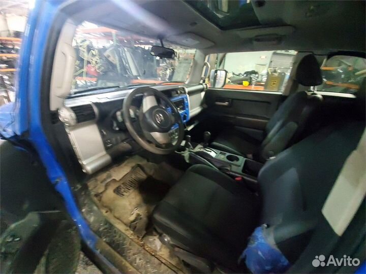Разбор на запчасти Toyota FJ Cruiser