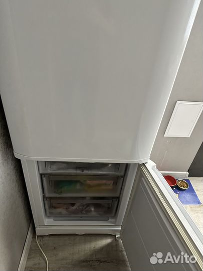 Холодильник Ariston Hotpoint