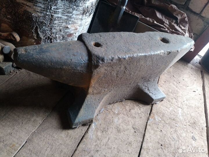 Старинные наковальни