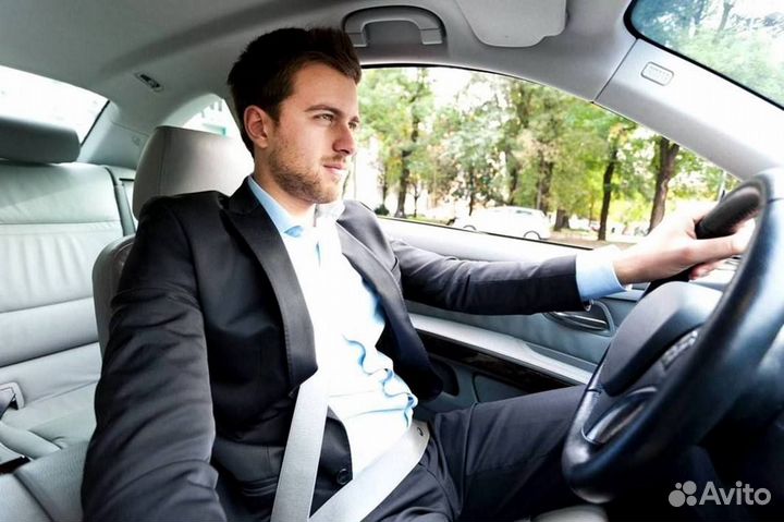 Водитель с легковым авто