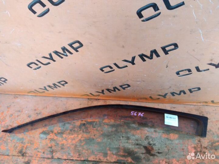 Ветровик передний левый Toyota Corolla Fielder