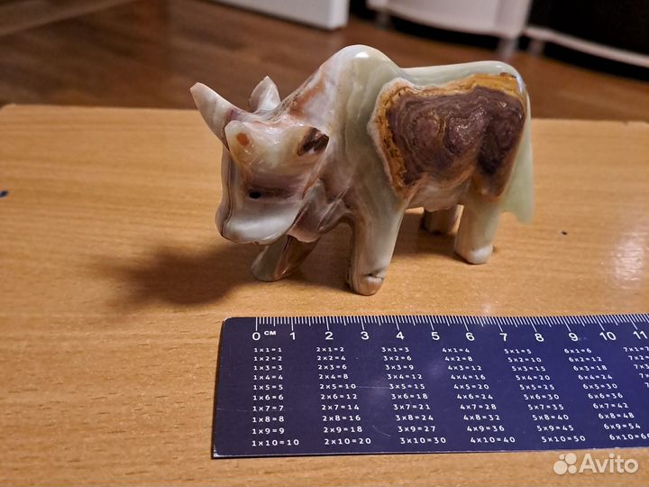 Статуэтка из натурального камня бык