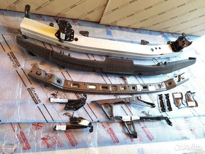 Усилитель бампера передний Toyota Land Cruiser 200