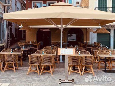 Зонт уличный на центральной опоре. Зонт пляжный