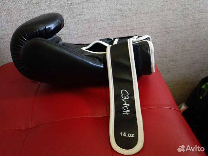 Боксерская перчатка 14 oz