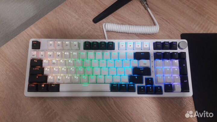 Игровая механическая клавиатура белая