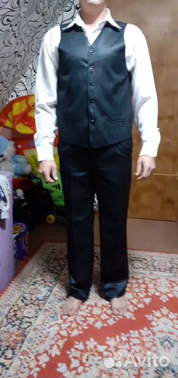 Костюм тройка+галстук+рубашка.Р-р 46