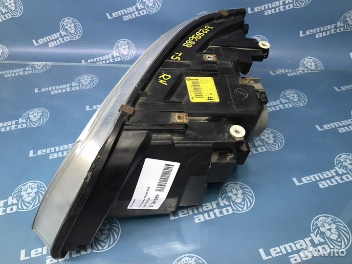 Фара правая Volkswagen Transporter T5