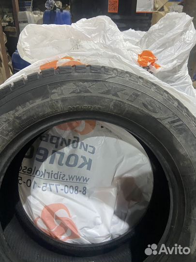 Maxxis ArcticTrekker NP3 215/60 R16 95V