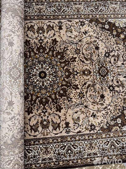 Ковер шерстяной новый