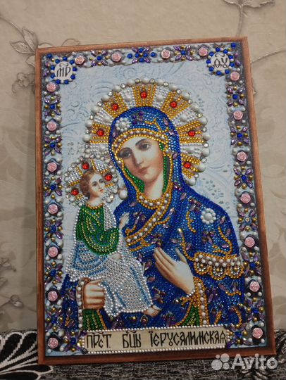 Алмазная живопись. Выполнена из страз