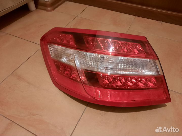 Фонарь задний левый W212