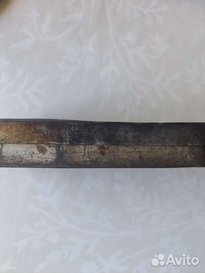 Старинная жестяная коробочка