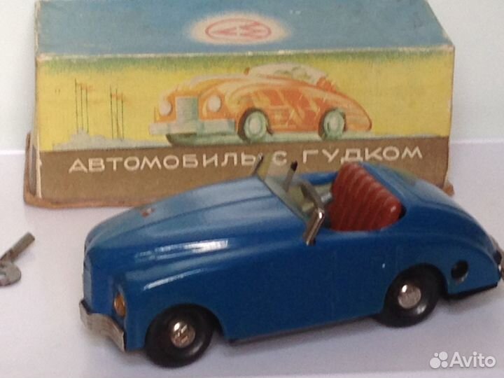 Игрушка заводная СССР автомобиль С гудком лзм