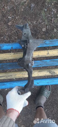 Кроштейн генератора Renault scenic 99-03