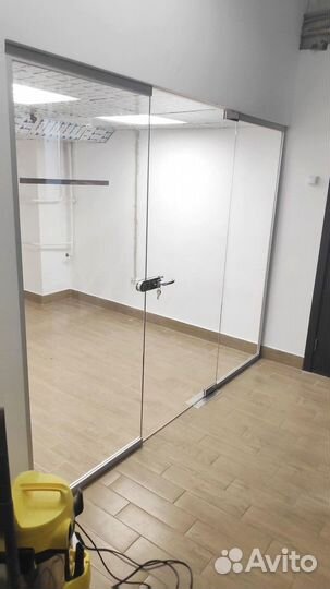 Стеклянные двери на заказ