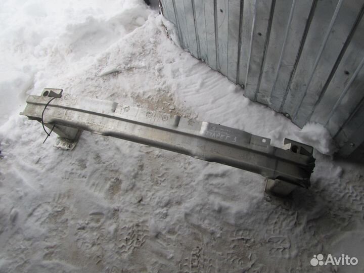 Усилитель бампера передний Volkswagen Touareg 3