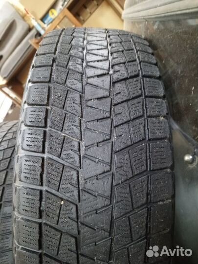 Bridgestone Blizzak DM-V1 205/70 R15