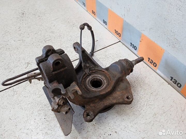 Кулак поворотный передний правый Citroen C5 DE 2.0