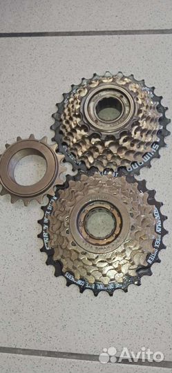 Велозапчасти на Первомайском рынке