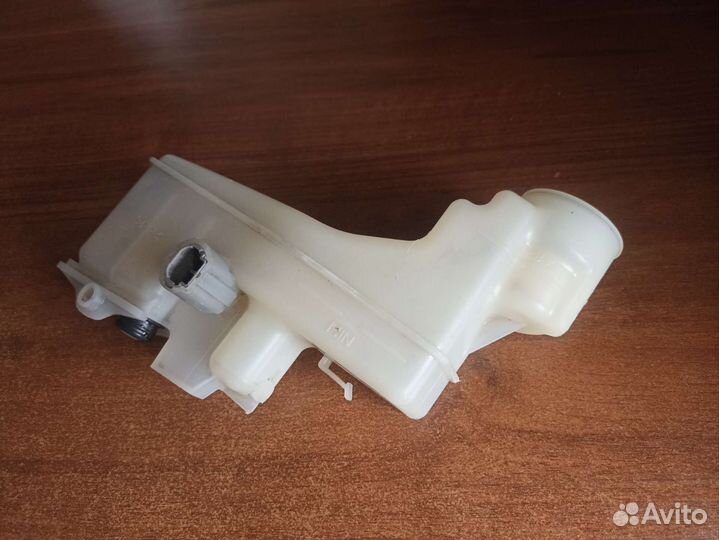 Бачок тормозной жидкости Toyota Camry 40