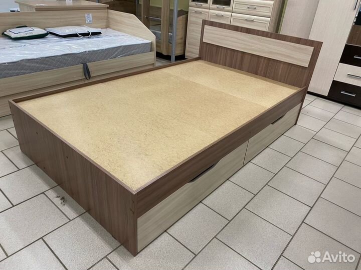 Кровать двуспальная с ящиками