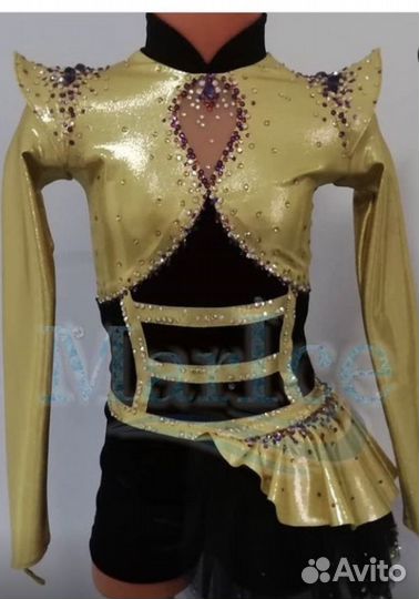 Костюм для выступления по фигурному катанию