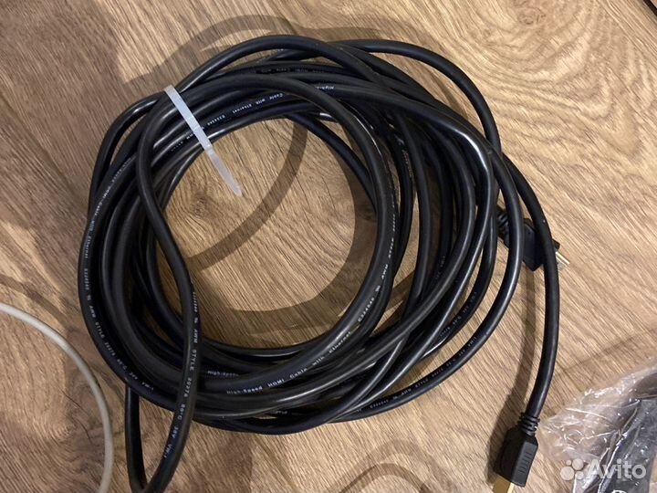 Куча проводов hdmi, ethernet, восьмерка, usb micro