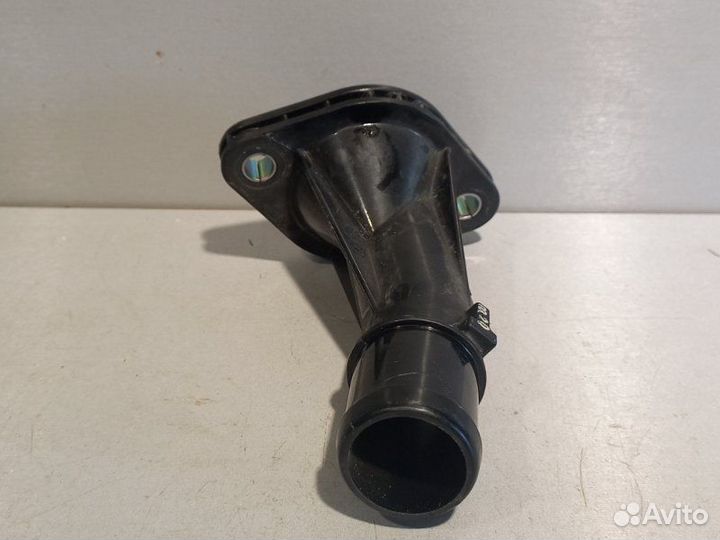 Фланец системы охлаждения Kia Rio седан G4FC 2016