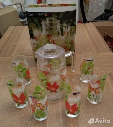 Графин со стаканами