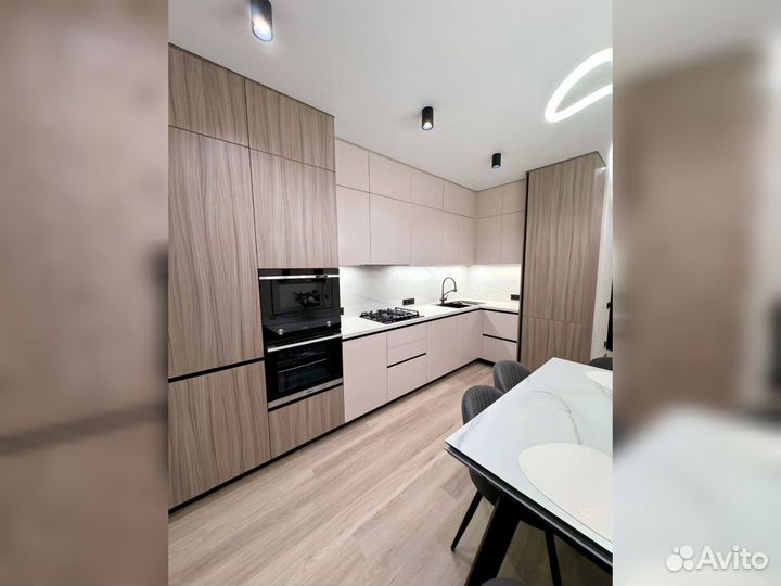 Кухонный гарнитур белый