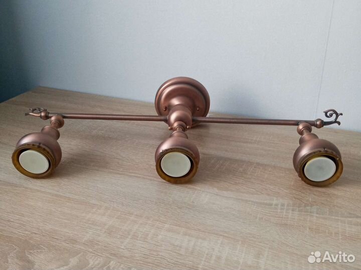 Светильник настенный спот