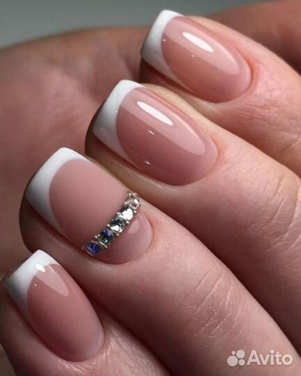 Маникюр, педикюр в качестве модели