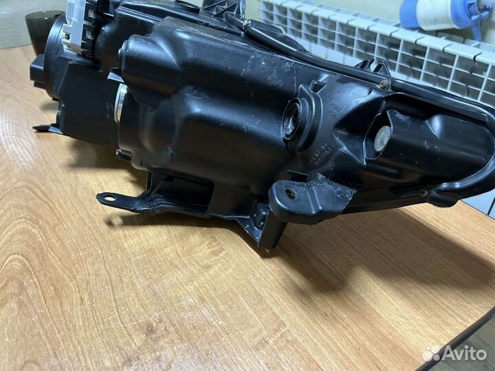 Фара ксеноновая Camry 50 оригинал