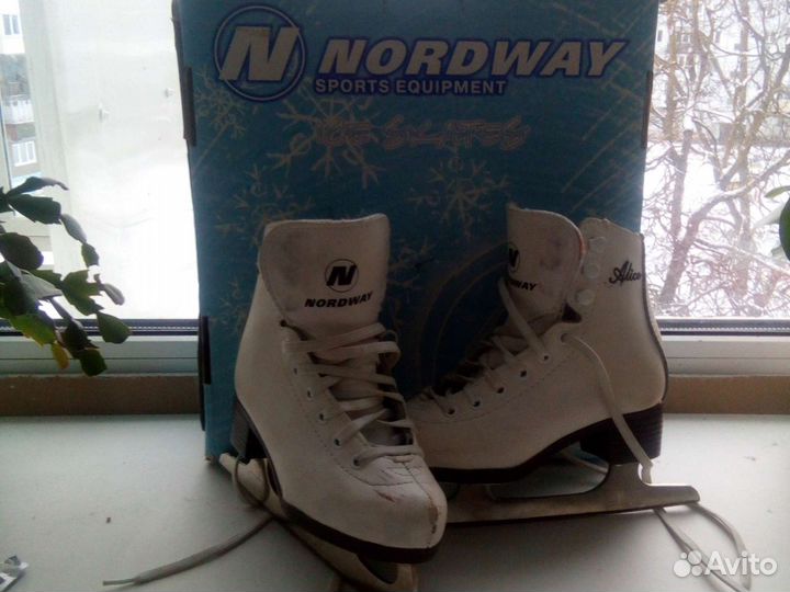 Коньки фигурные детские 28 размер