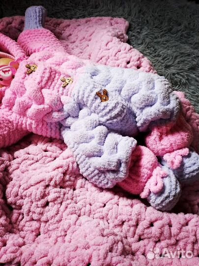 Вязаный костюм с пледом ручной работы