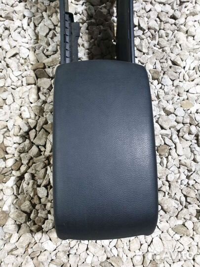 Подлокотник Mazda 3 BL