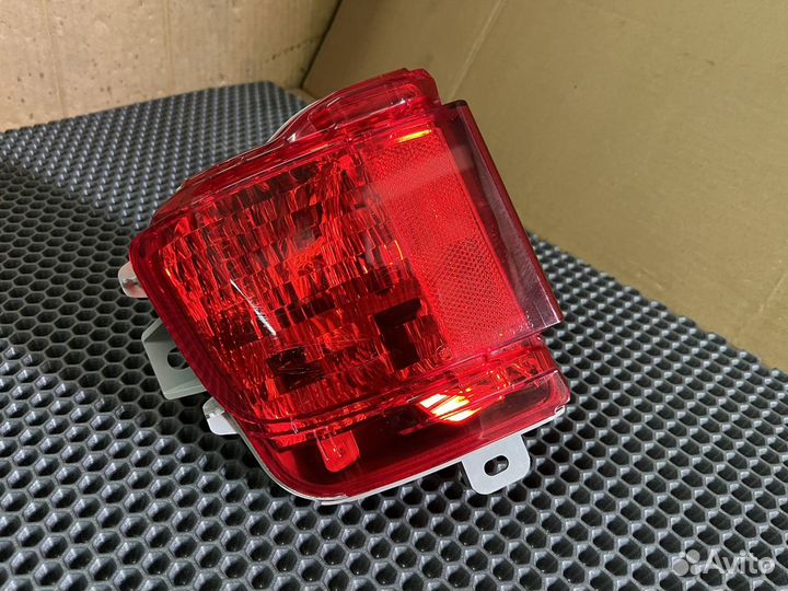 Задний левый фонарь toyota land cruiser 200